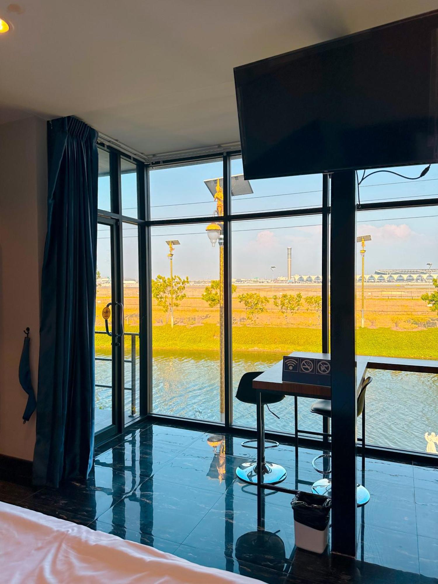Skyline Resort Ban Khlong Lat Bua Khao Exterior photo